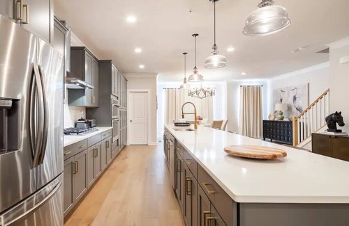 Upper Marlboro Casa | Newly and lavishly furnished 3-bedroom townhome in Bowie to enjoy your stay