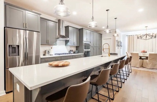 Upper Marlboro Casa | Newly and lavishly furnished 3-bedroom townhome in Bowie to enjoy your stay