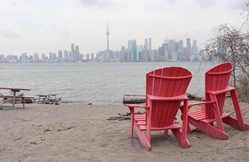 The Beaches Apartamento | Newly Available 3rd-Floor Suite with Beach & Lake Access