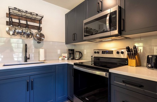 East Kootenay Chalet De Esquí | Newly Built 2 Bedrooms. Sleeps 4 Adults. AC