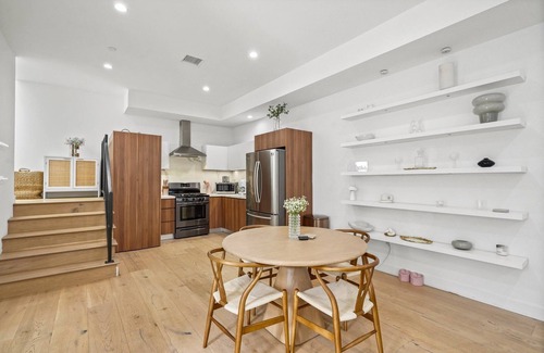 Mar Vista Casa | Newly Built 2 Bedroom 2.5 Bath House w/ Modern Finishes Pet and Family Friendly