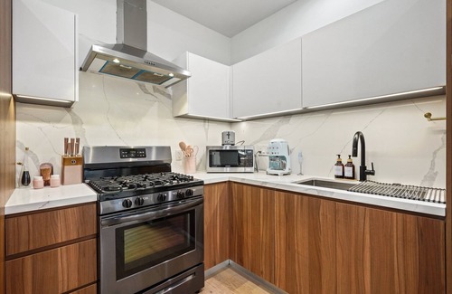 Mar Vista Casa | Newly Built 2 Bedroom 2.5 Bath House w/ Modern Finishes Pet and Family Friendly