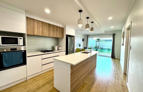 Hamilton Casa | Newly Built 3 BDMs Besides Chartwell Shopping Mall