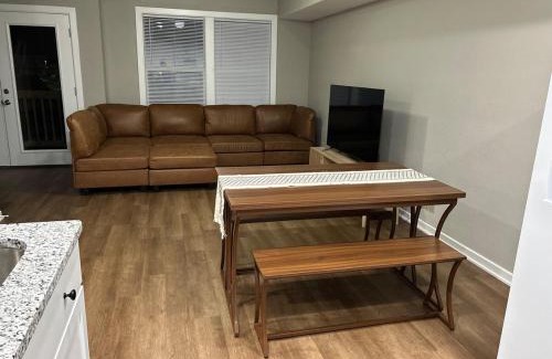 Warrensburg Casa | Newly built 3 level home 2 minute drive to UCM