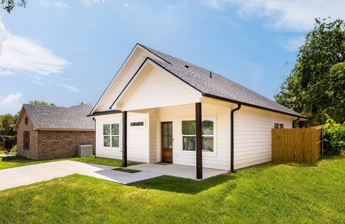 Denison Casa | Newly Built 3BD/2BA close to Lake Texoma!