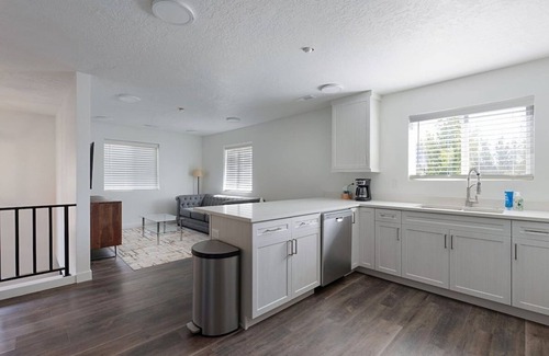 Colorado City Apartamento | Newly Built 3BR/2BA Full of Amenities: Pool, Hot Tub, Sauna, 1 hr to Zion