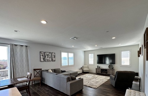 Lake Elsinore Casa | Newly Built 4 Bedroom 2.5 Bath Pool/Spa House near Temecula Vineyards