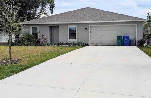 Sebastian Highlands Casa | Newly Built 4bed/2bath ** 15 min from the Beach