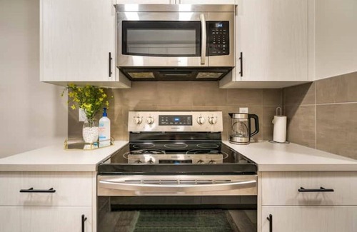 Sage Hill Casa | Newly built and tastefully furnished legal one bedroom private guest suit.