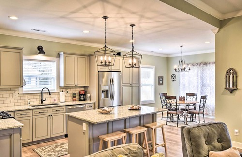 Arab Casa | Newly Built Arab Abode Near Guntersville Lake