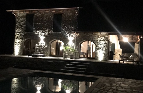 Cartosio Casa | Casa de piedra auténtica de nueva construcción con piscina infinita