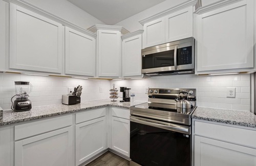 Spring Hill Casa | Newly built Charming 3-bedroom townhome with amenities Spring Hill