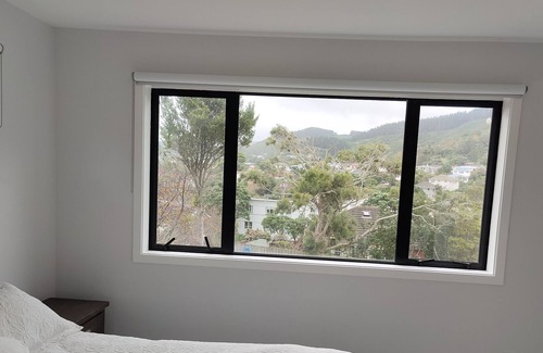 Tawa Casa | Newly Built comfortably home in Wellington Tawa