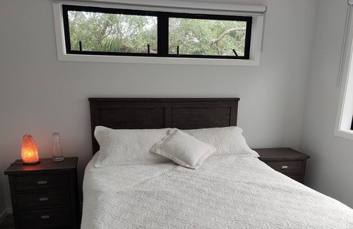 Tawa Casa | Newly Built comfortably home in Wellington Tawa