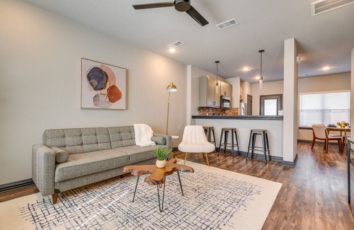 College Station Condominio | Newly Built 'Corner Hideaway' 3 Mi to Texas A & M
