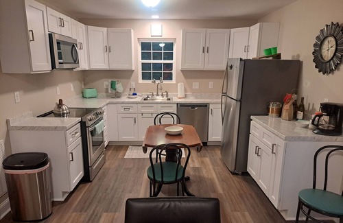 Durham Cabaña | Newly built cottage in historical district close to walking trails and downtown.