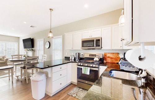 Arundel Casa | Newly built cottage with gas fireplace, patio, pool & gym - near Kennebunkport