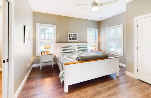 Arundel Casa | Newly built cottage with gas fireplace, patio, pool & gym - near Kennebunkport