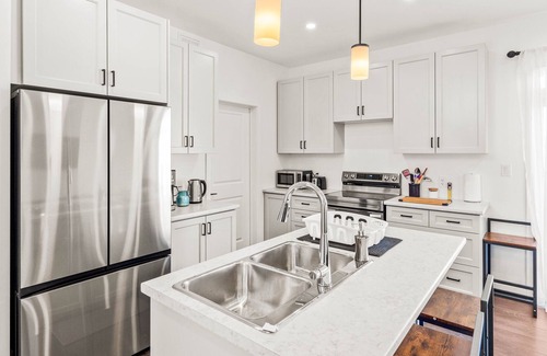 Cannifton Casa | Newly Built Cozy 3BR in Belleville ~ Family Retreat ~ Near Bay of Quinte