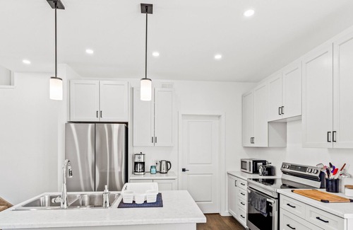 Cannifton Casa | Newly Built Cozy 3BR in Belleville ~ Family Retreat ~ Near Bay of Quinte