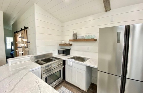 Newport Cabaña | Newly Built Cozy Cottage