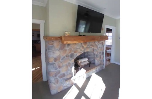 Fryburg Apartamento | Newly built craftsman suite on a 300 acre farm