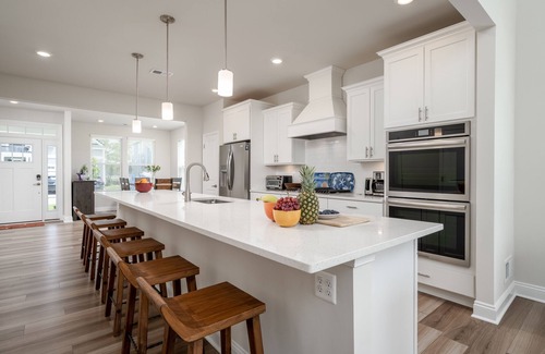 Long Neck Casa | Newly built end unit townhouse with Pond views in The Peninsula!