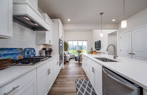 Long Neck Casa | Newly built end unit townhouse with Pond views in The Peninsula!