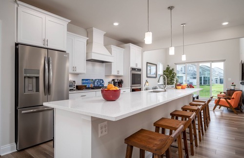 Long Neck Casa | Newly built end unit townhouse with Pond views in The Peninsula!