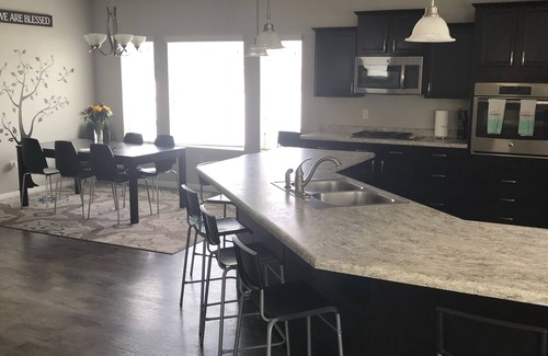 South Weber Casa | Casa de nueva construcción con 6 habitaciones / 3. 5 baños! 15 minutos a la laguna, HAFB y Snowbasin!