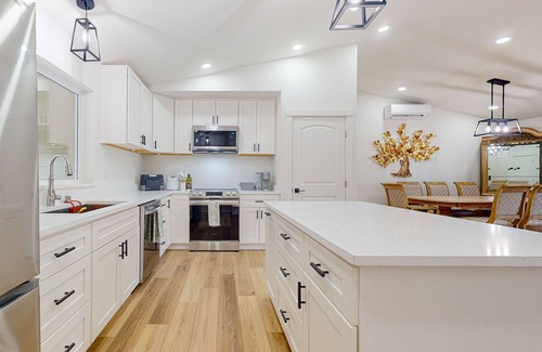 Cle Elum Casa | Newly-built lakefront home with fire pit, grill, & lake access