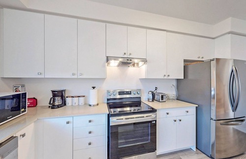 Brampton Casa | NEWLY BUILT LUXURIOUS 3BRM TOWN HS/AIRPORT/PARKING