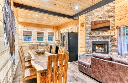 Gatlinburg Chalet De Esquí | Newly-Built Luxury Chalet w/ Hot Tub & Free Attraction Tickets- Walk to Downtown
