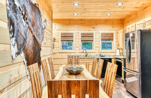 Gatlinburg Chalet De Esquí | Newly-Built Luxury Chalet w/ Hot Tub & Free Attraction Tickets- Walk to Downtown