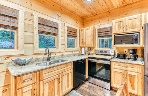 Gatlinburg Chalet De Esquí | Newly-Built Luxury Chalet w/ Hot Tub & Free Attraction Tickets- Walk to Downtown
