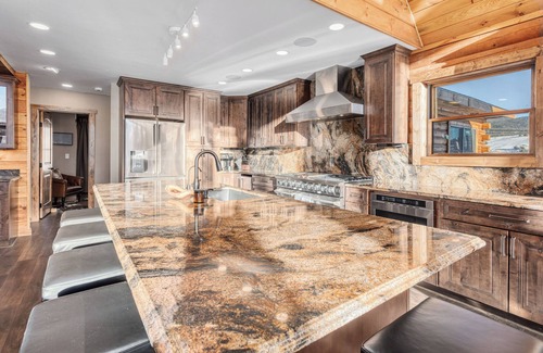 Twin Lakes Casa | Newly Built Luxury Log Home