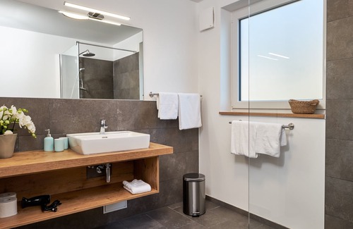 Bitzenhofen Apartamento | Newly built, modern 3 room luxury apartment near Lake Constance