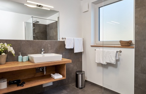 Bitzenhofen Apartamento | Newly built, modern 3 room luxury apartment near Lake Constance