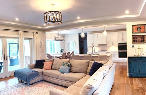 South Dartmouth Casa | Newly Built Modern Farm Style Beach Vacation