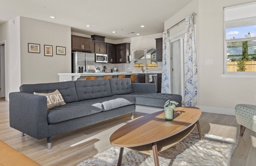 Murphys Casa | Newly Built Murphy's Modern Retreat