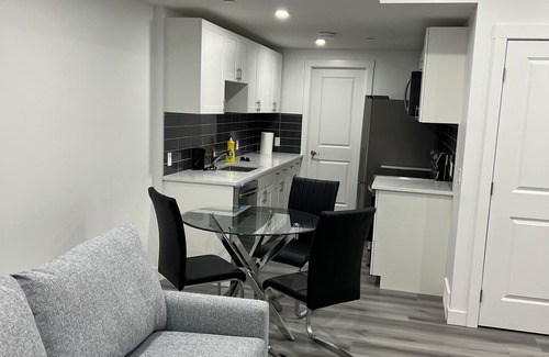 Calgary Casa | Newly built one bedroom 2 bed
