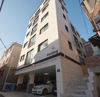 Cheongpa-dong Apartamento | Newly Built, Quiet 2BR, 10min Walk to Seoul Stn