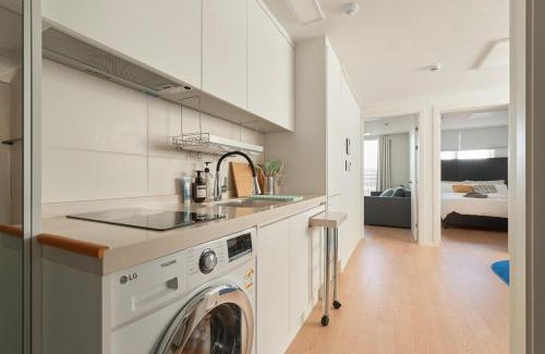 Cheongpa-dong Apartamento | Newly Built, Quiet 2BR, 10min Walk to Seoul Stn
