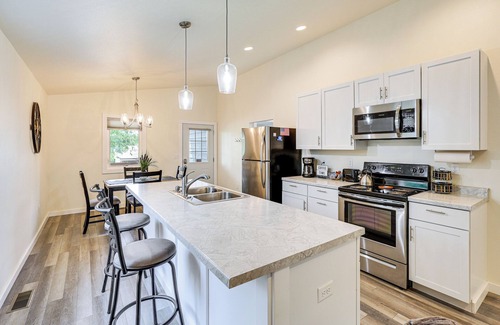 Rapid City Casa | Newly Built Rapid City Retreat ~ 1 Mi to Dtwn