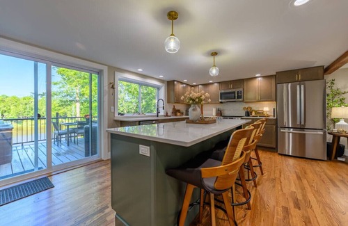Alpena Casa | Newly Built|Riverfront|Kayaks|Hot tub|King|AC