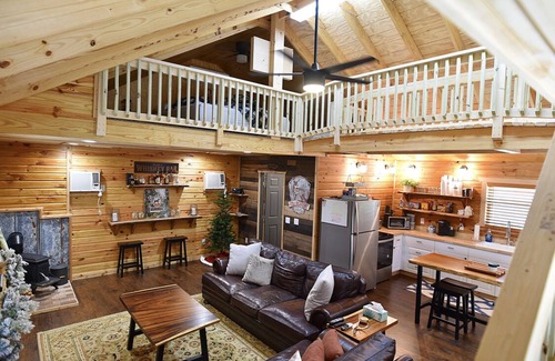 Inglis Cabina | Newly Built Rustic Cabin with all the amenities
