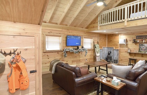 Inglis Cabina | Newly Built Rustic Cabin with all the amenities