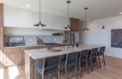 Driggs Condominio | *Newly Built* South Teton at The Basin Luxury Suites ⁓ Downtown Driggs ⁓ Hot Tub