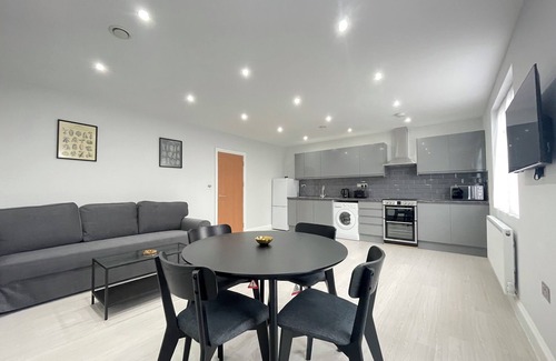 Redbridge Apartamento | Newly Built Spacious 1 Bedroom Apartment
