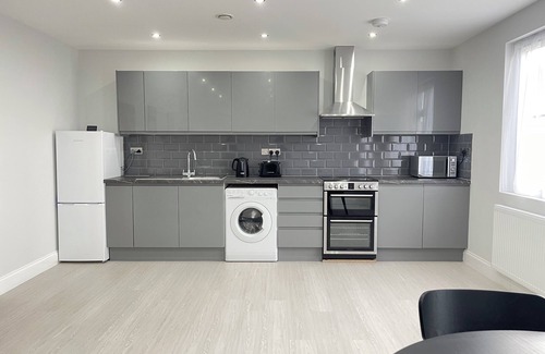 Redbridge Apartamento | Newly Built Spacious 1 Bedroom Apartment